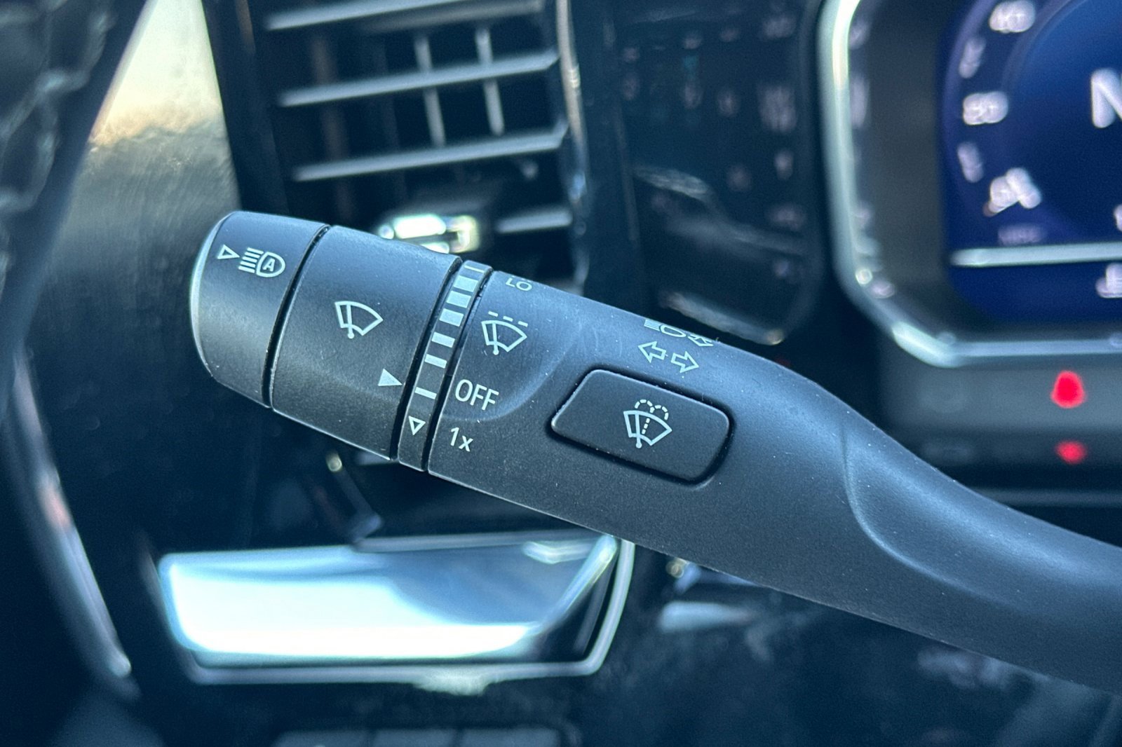 Used 2025 Chevrolet Silverado 1500 High Country w/ Technology Package image 36