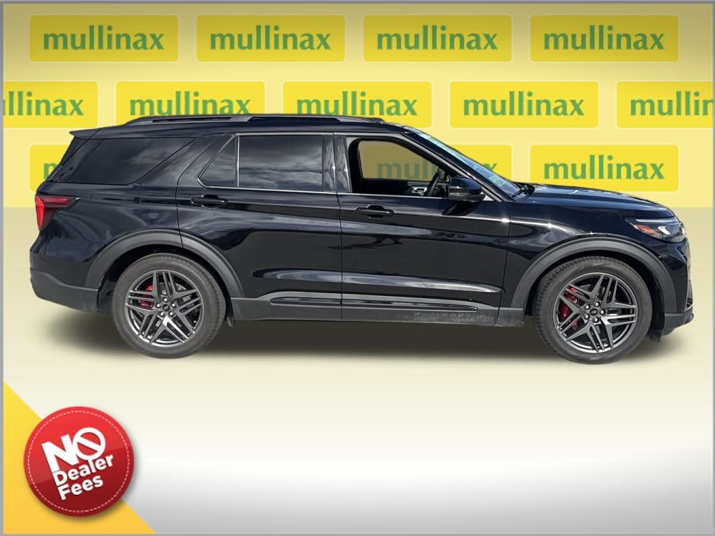 Used 2025 Ford Explorer ST image 2