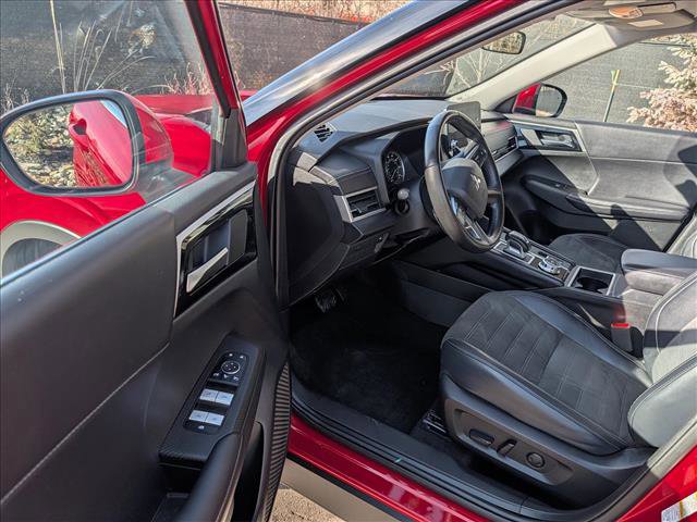 Used 2024 Mitsubishi Outlander SE image 27