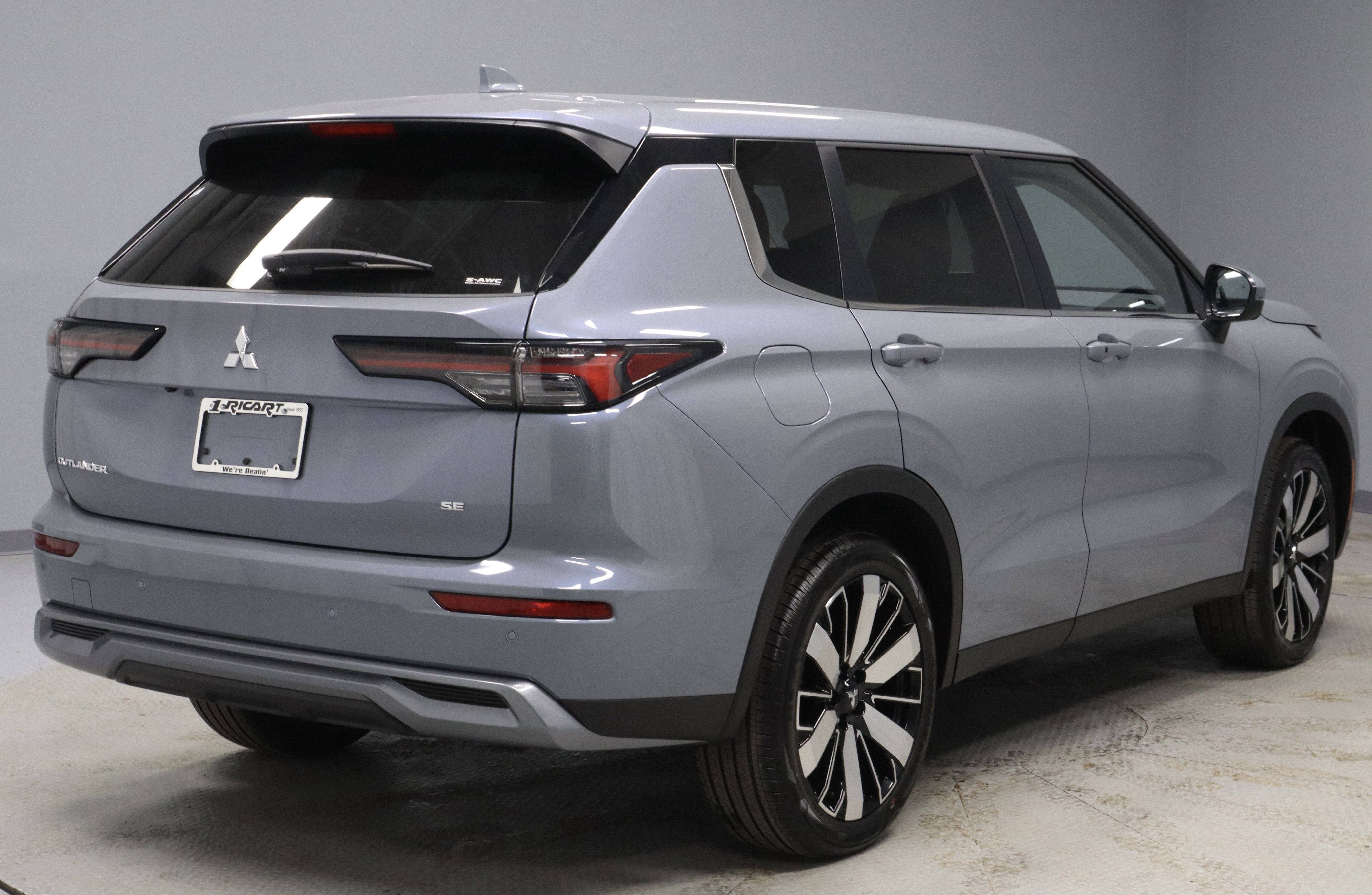 New 2026 Mitsubishi Outlander SE image 8