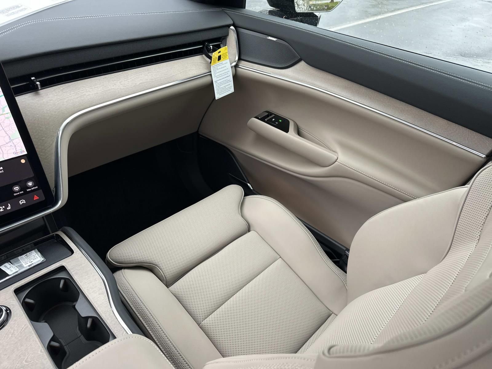 New 2025 Volvo EX90 Plus w/ Protection Package Premier AWD/4WD image 29