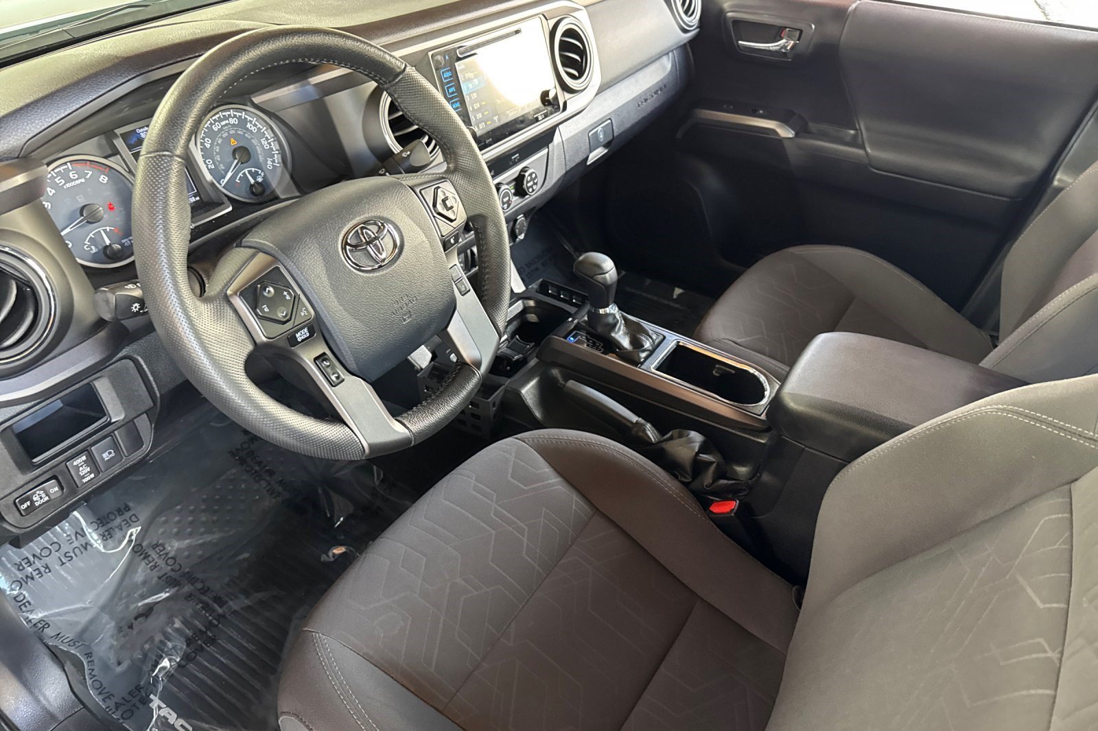 Used 2019 Toyota Tacoma TRD Off-Road w/ Technology Package AWD/4WD image 4