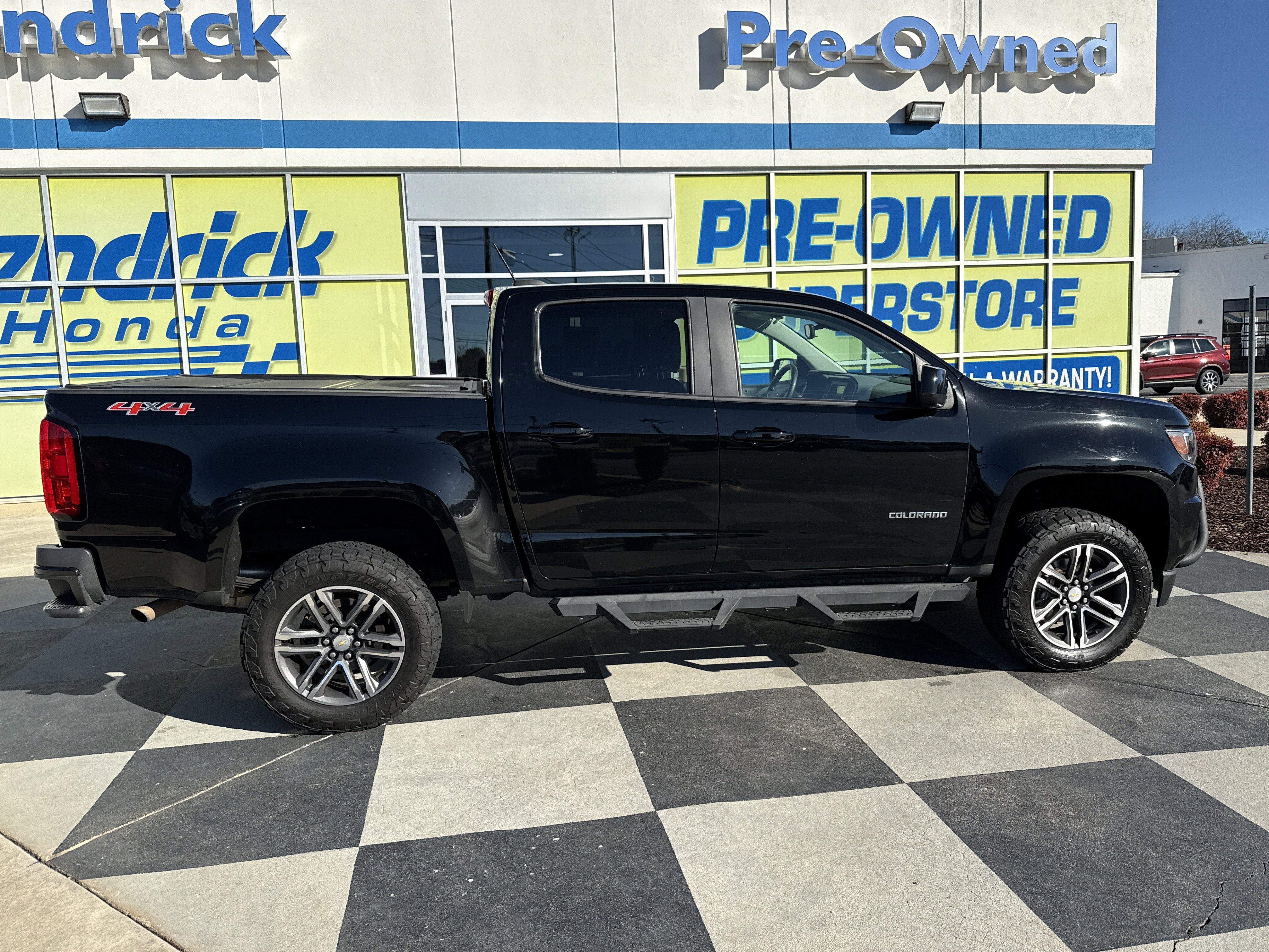 Used 2019 Chevrolet Colorado W/T w/ Custom Special Edition image 11