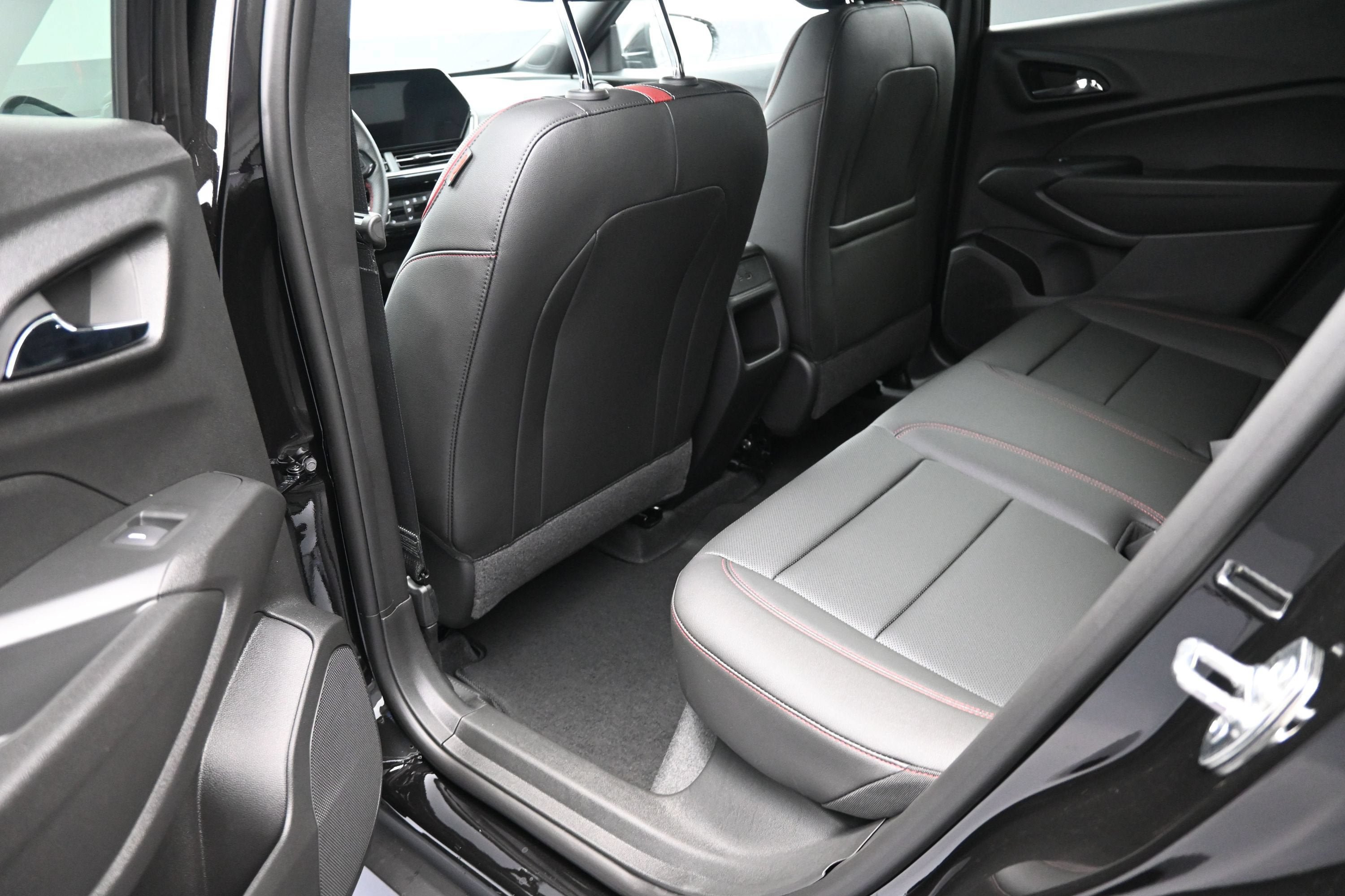 New 2026 Chevrolet Trax RS w/ Sunroof Package FWD image 27