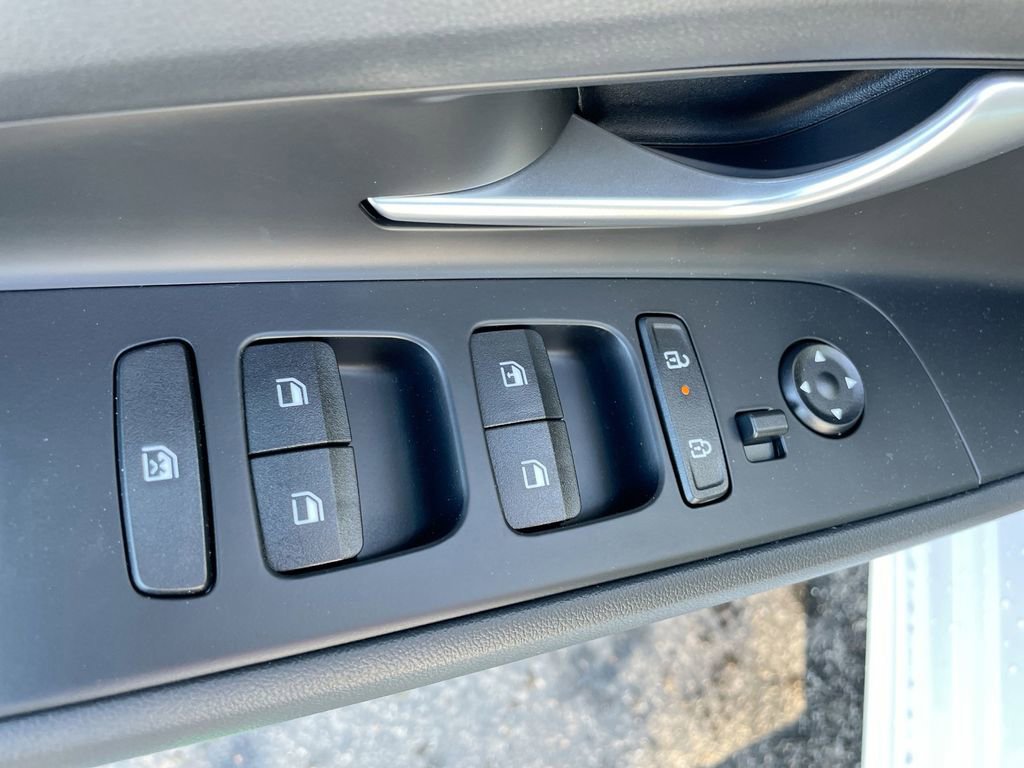 Certified 2025 Hyundai Elantra SE image 39