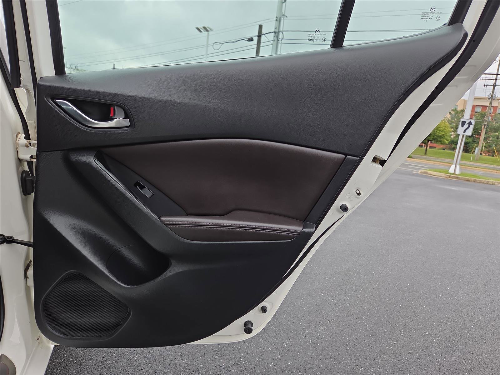 Used 2017 MAZDA MAZDA3 Touring FWD image 28