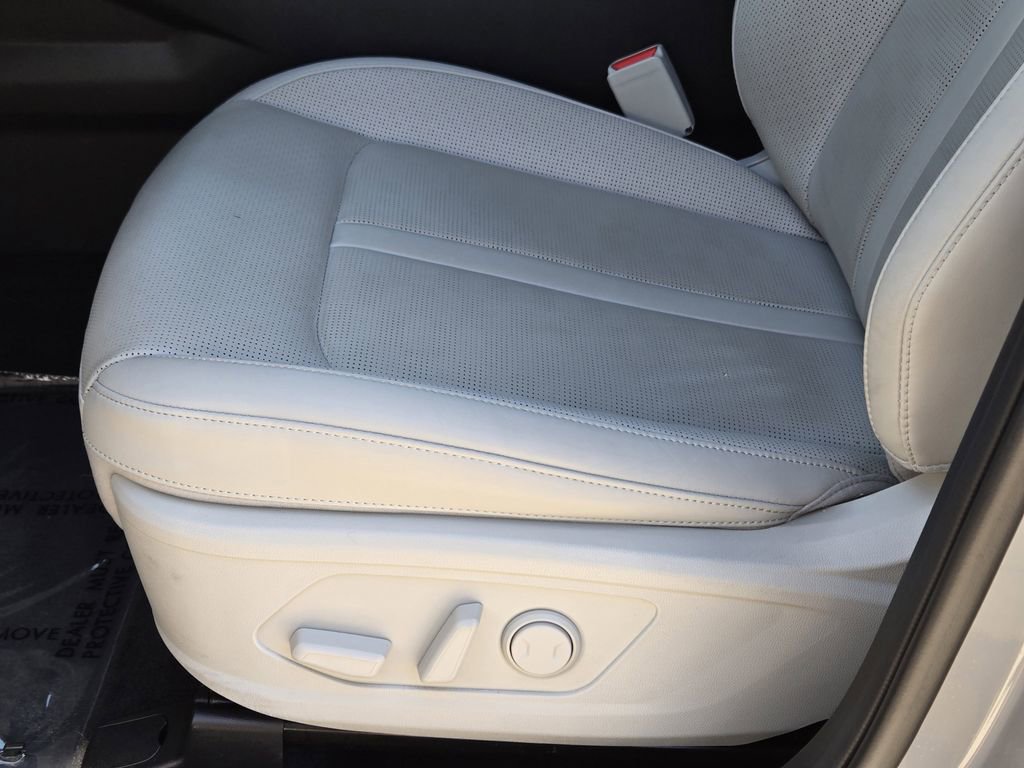 Certified 2025 Kia Sorento S image 25