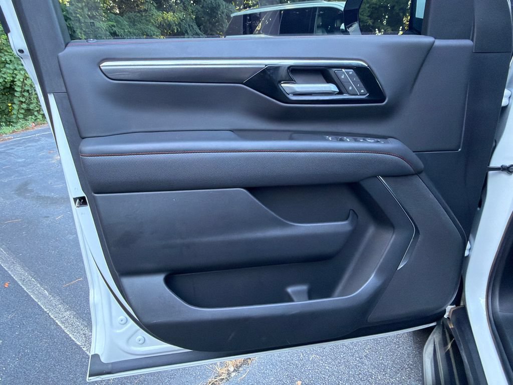 Used 2025 Chevrolet Suburban RST RWD image 10