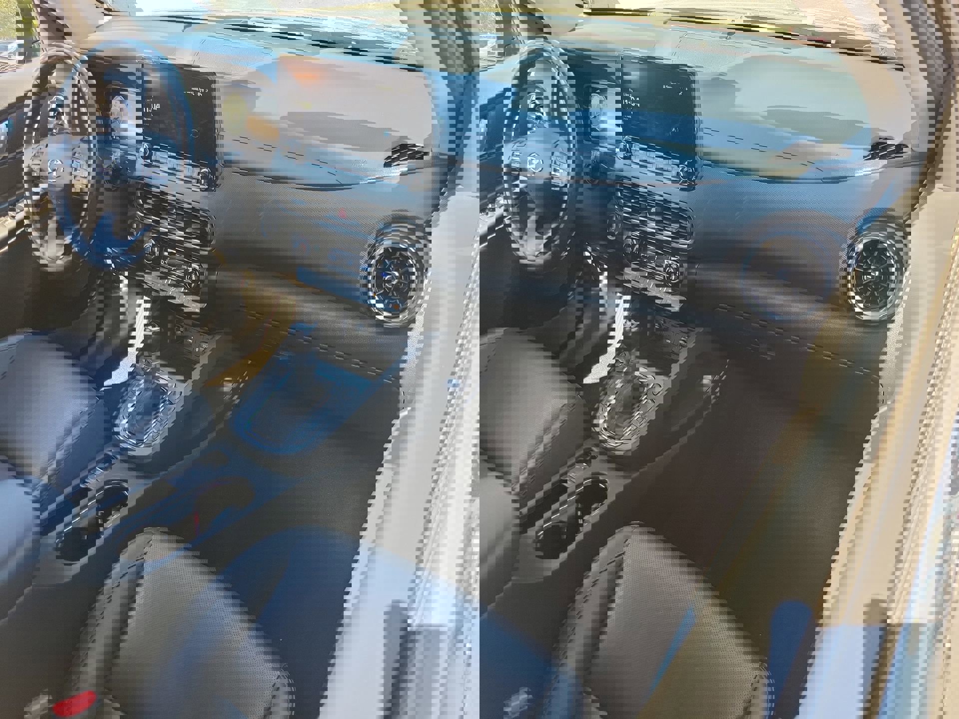 Used 2022 Hyundai Kona Limited image 13