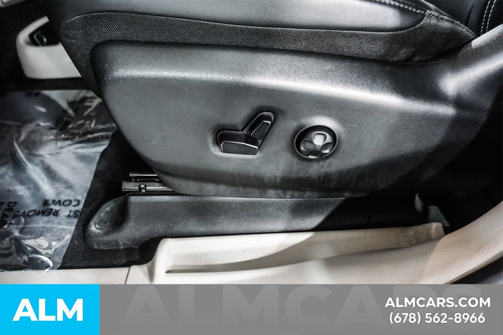 Used 2023 Chrysler Pacifica Touring-L FWD image 31