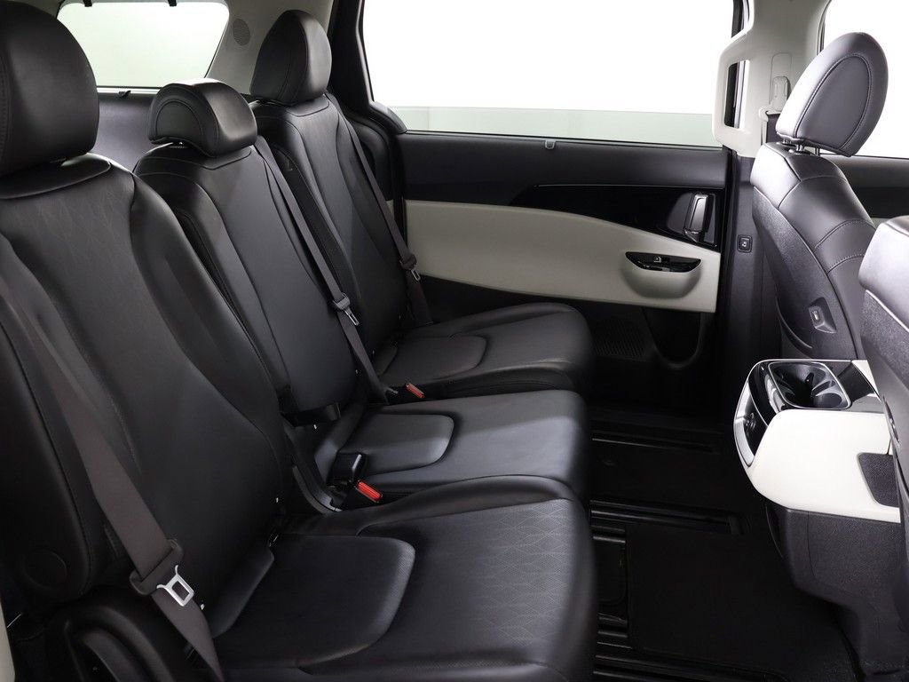 Used 2023 Kia Carnival EX FWD image 33