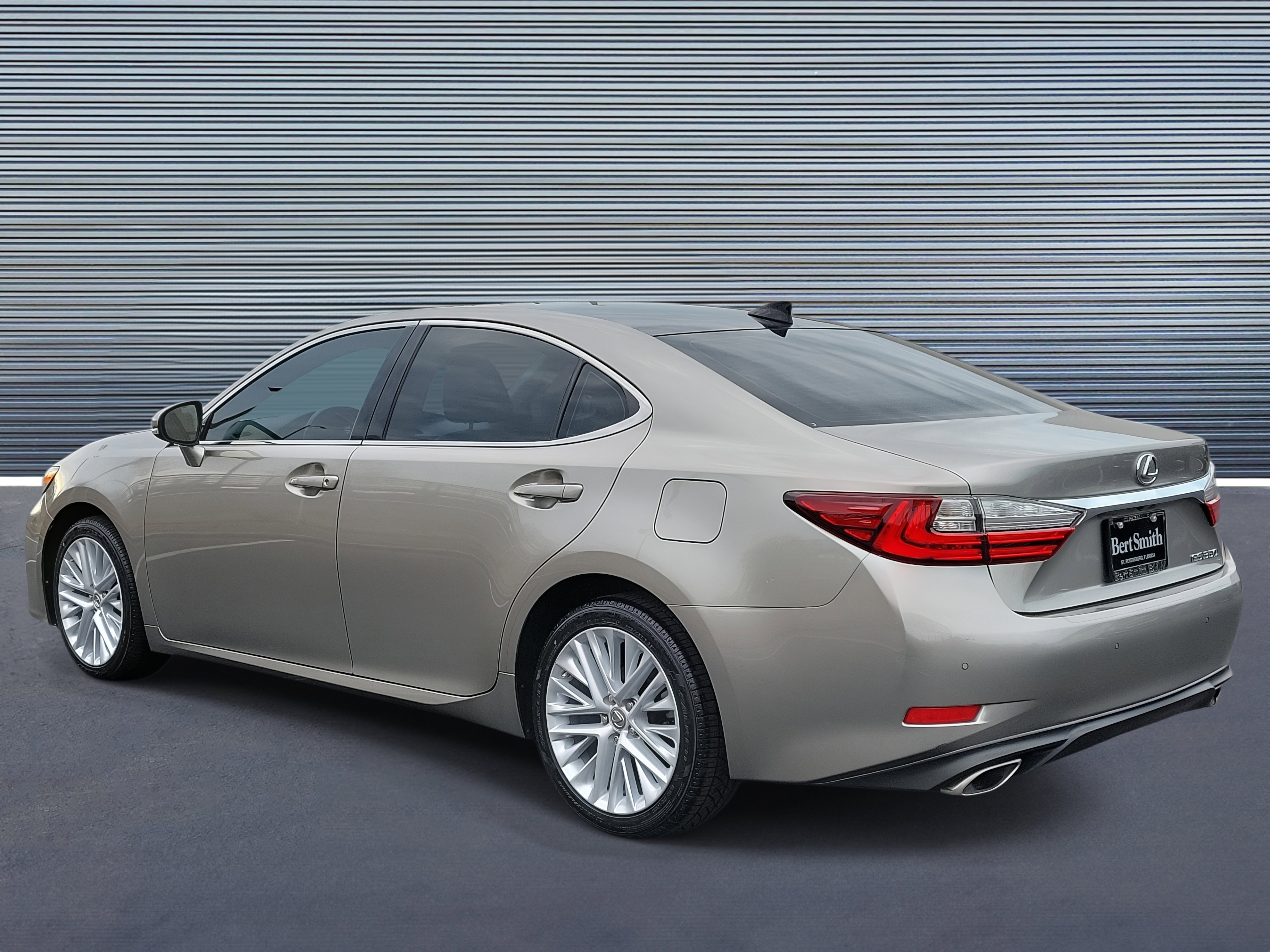 Used 2016 Lexus ES 350 w/ Ultra Luxury Package image 4