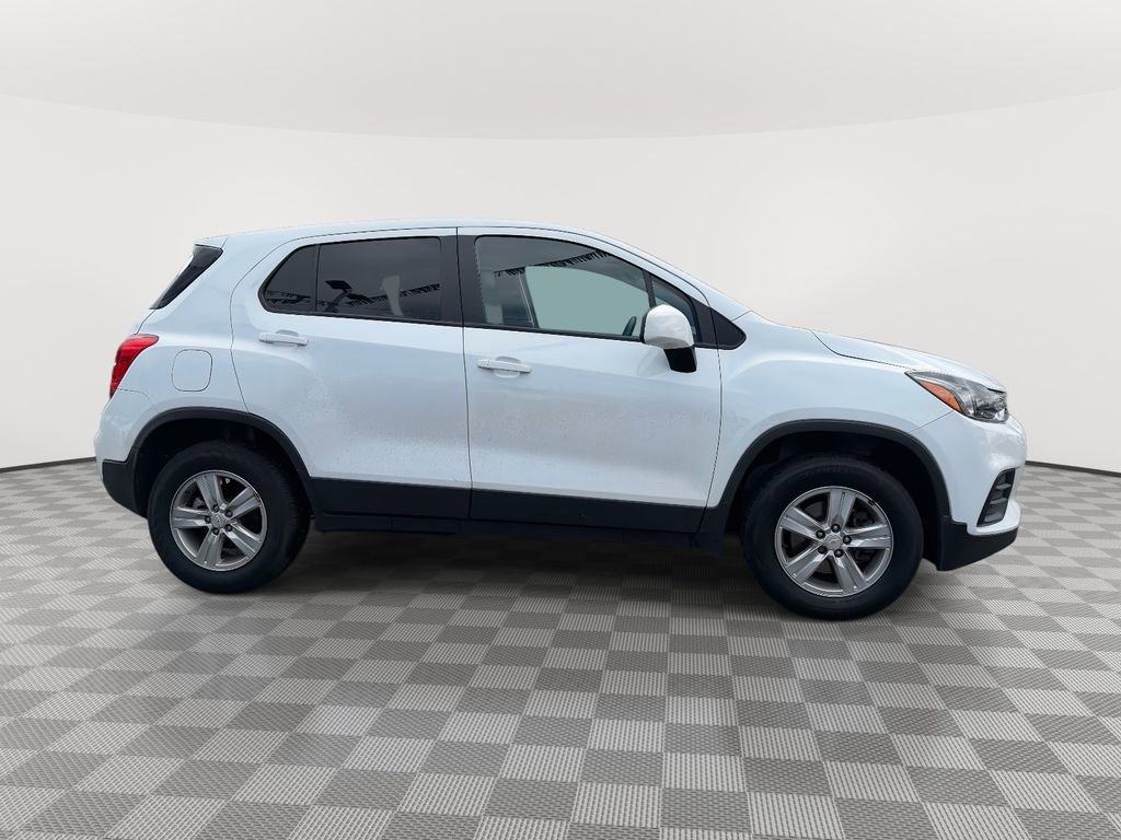 Used 2022 Chevrolet Trax LS w/ Tint and Cruise Package image 6