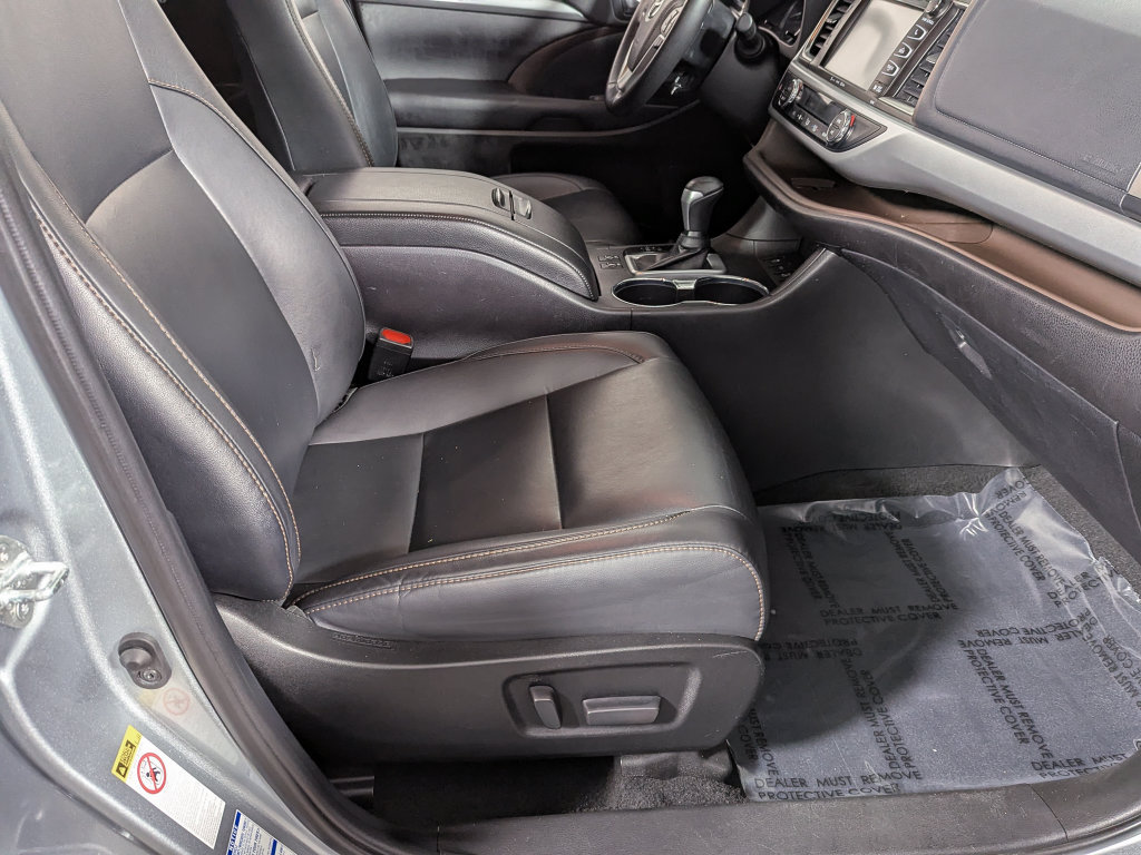 Used 2019 Toyota Highlander XLE AWD/4WD image 24