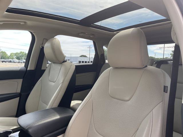 Certified 2018 Ford Edge Titanium w/ Equipment Group 302A AWD/4WD image 4