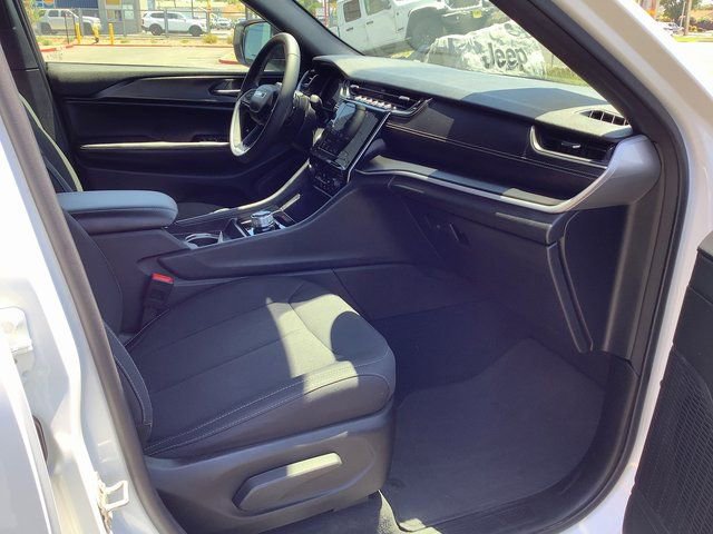 Used 2024 Jeep Grand Cherokee Laredo X w/ Trailer Tow Package image 35