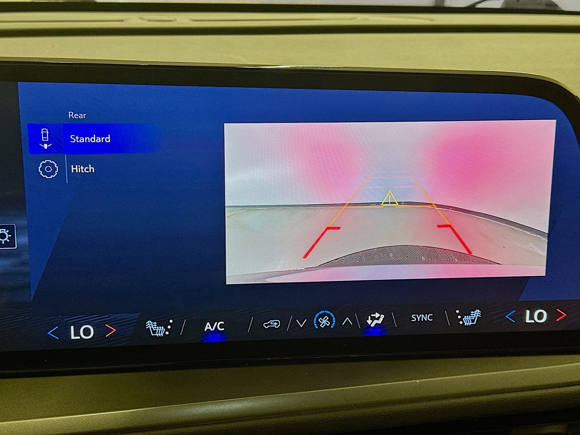 Used 2025 Chevrolet Traverse LT image 23