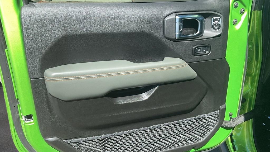 Used 2025 Jeep Gladiator Mojave image 18