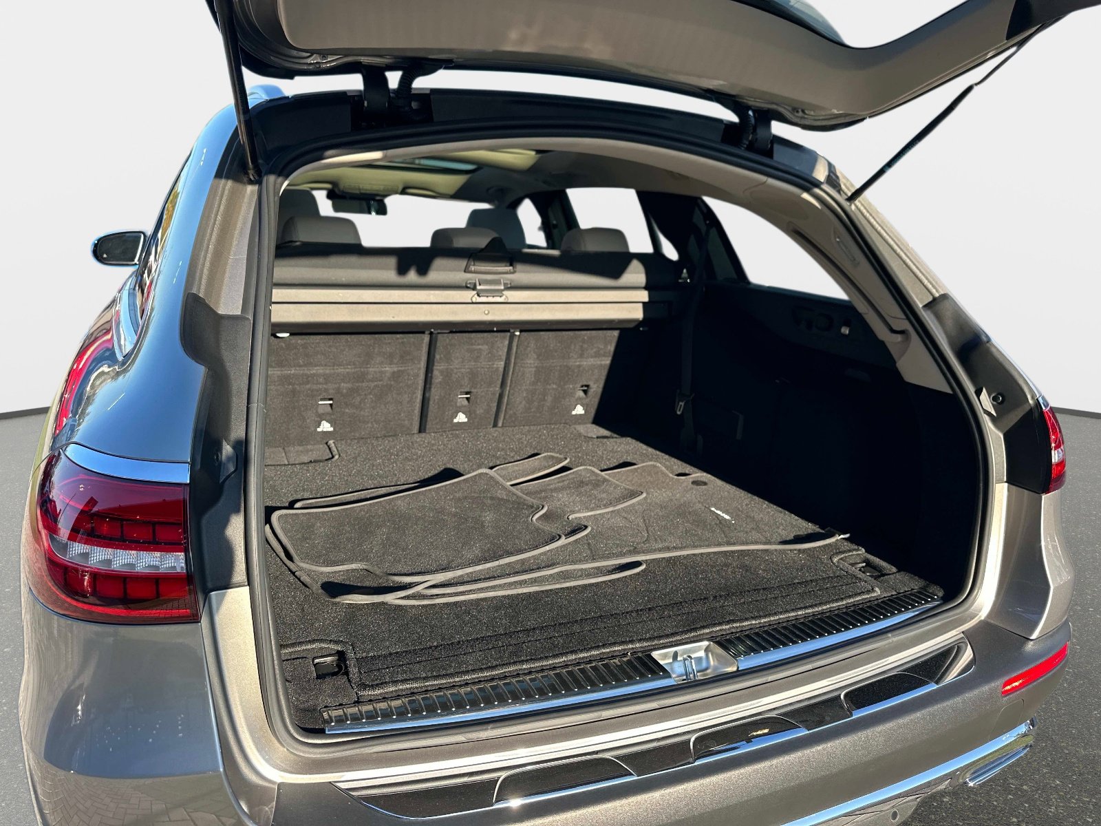 Certified 2021 Mercedes-Benz E 450 4MATIC All-Terrain Wagon image 10