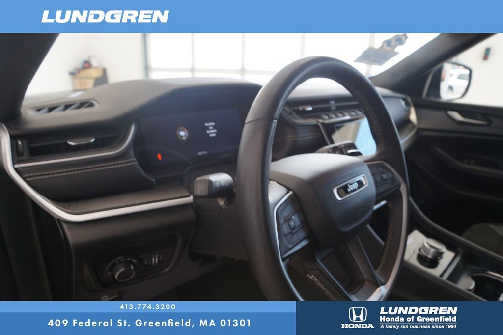 Used 2023 Jeep Grand Cherokee L Laredo image 11