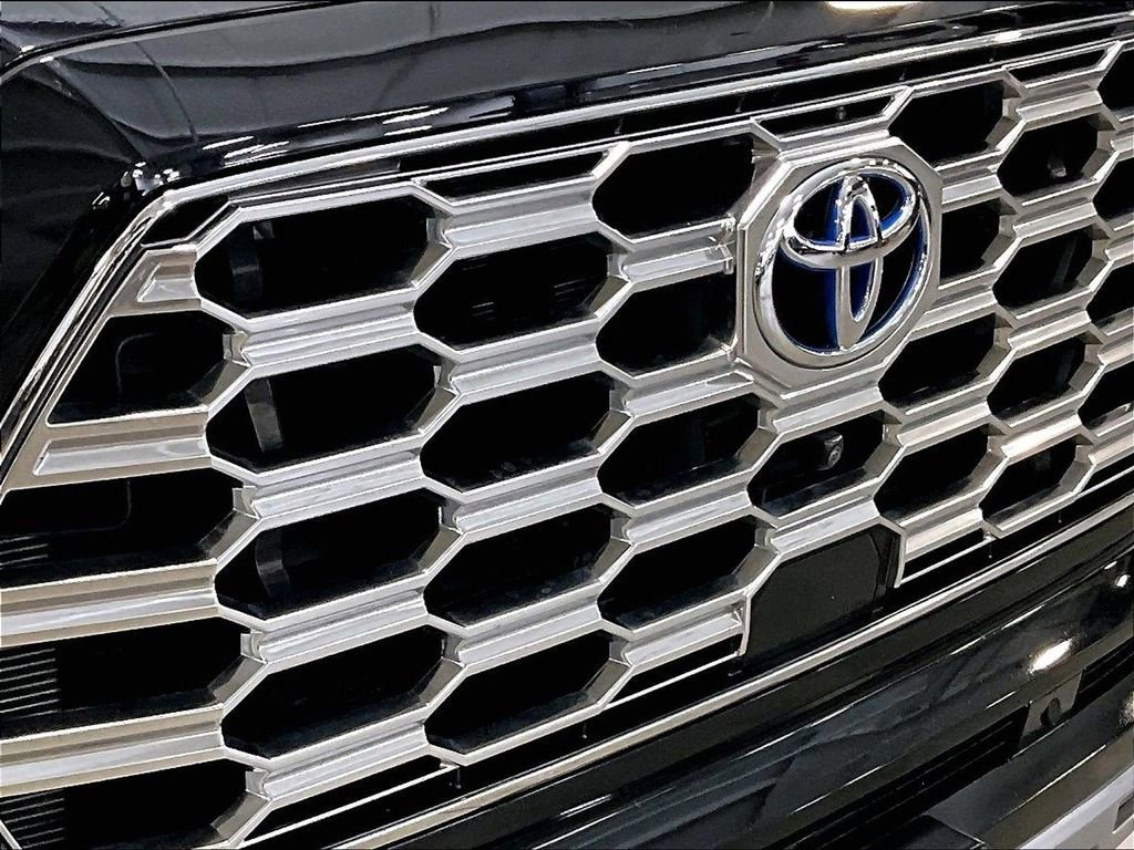 Used 2024 Toyota Sequoia Capstone AWD/4WD image 33