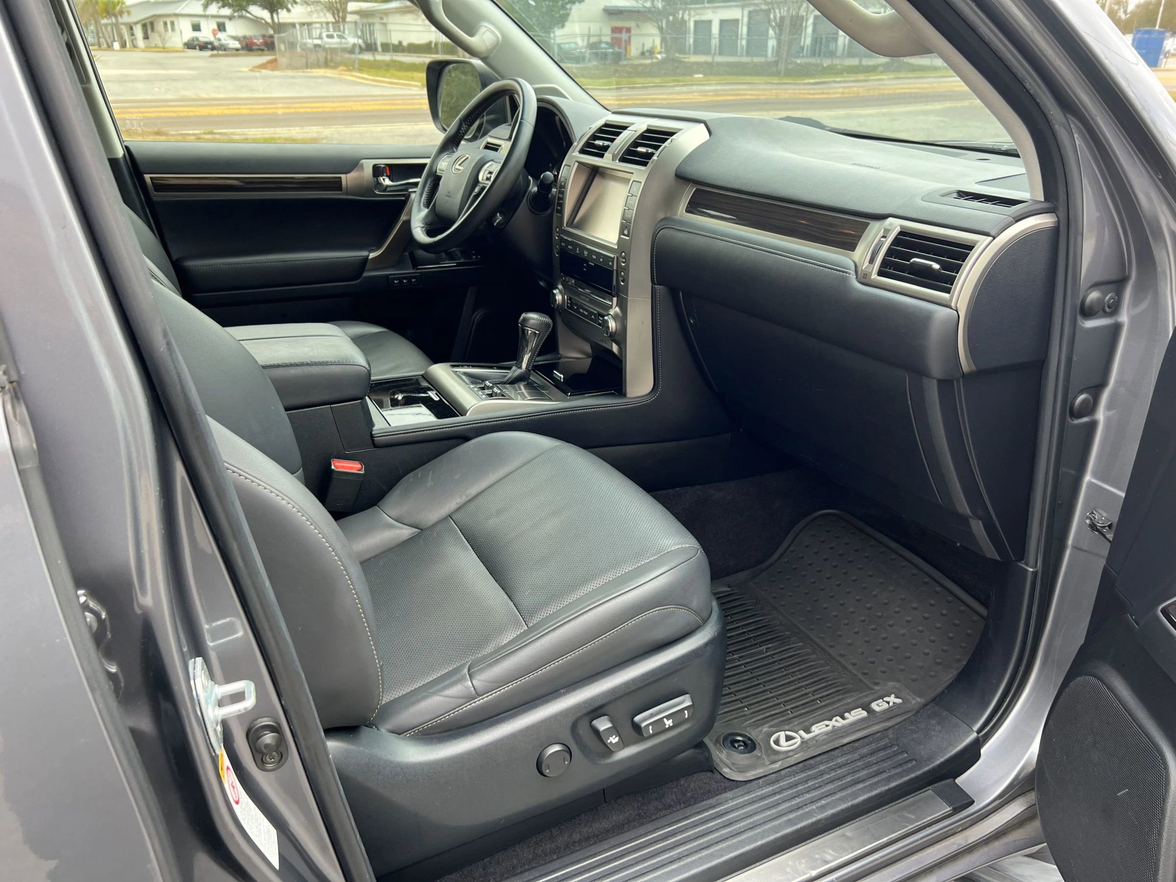 Used 2015 Lexus GX 460 image 26