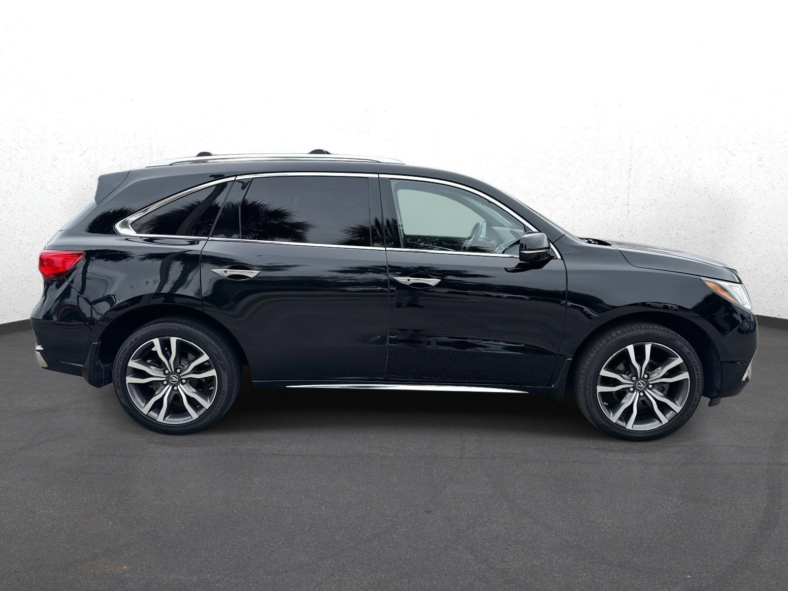 Used 2019 Acura MDX image 2