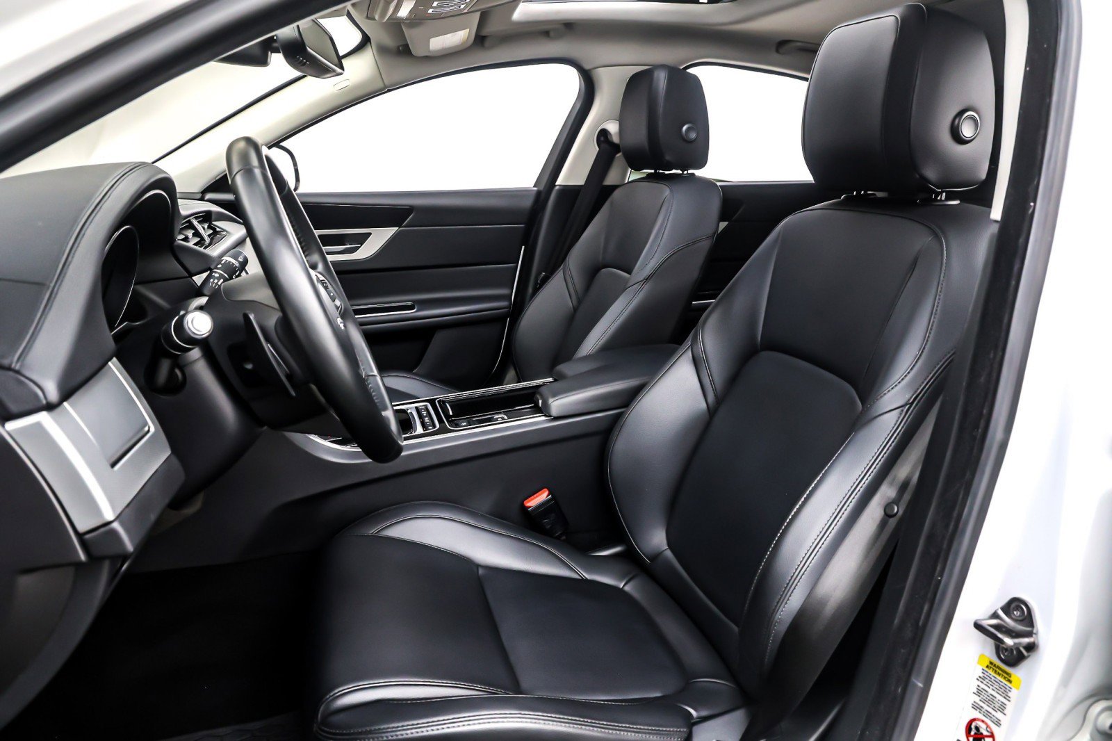 Used 2017 Jaguar XF Premium image 17