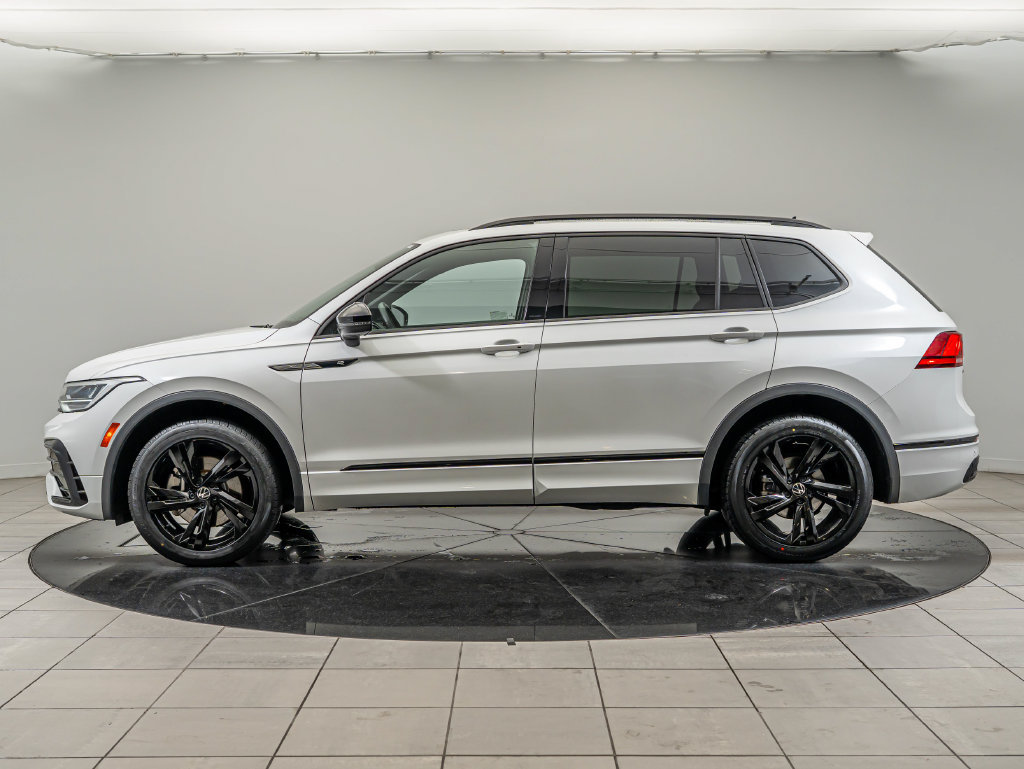 Used 2023 Volkswagen Tiguan SE R-Line FWD image 8