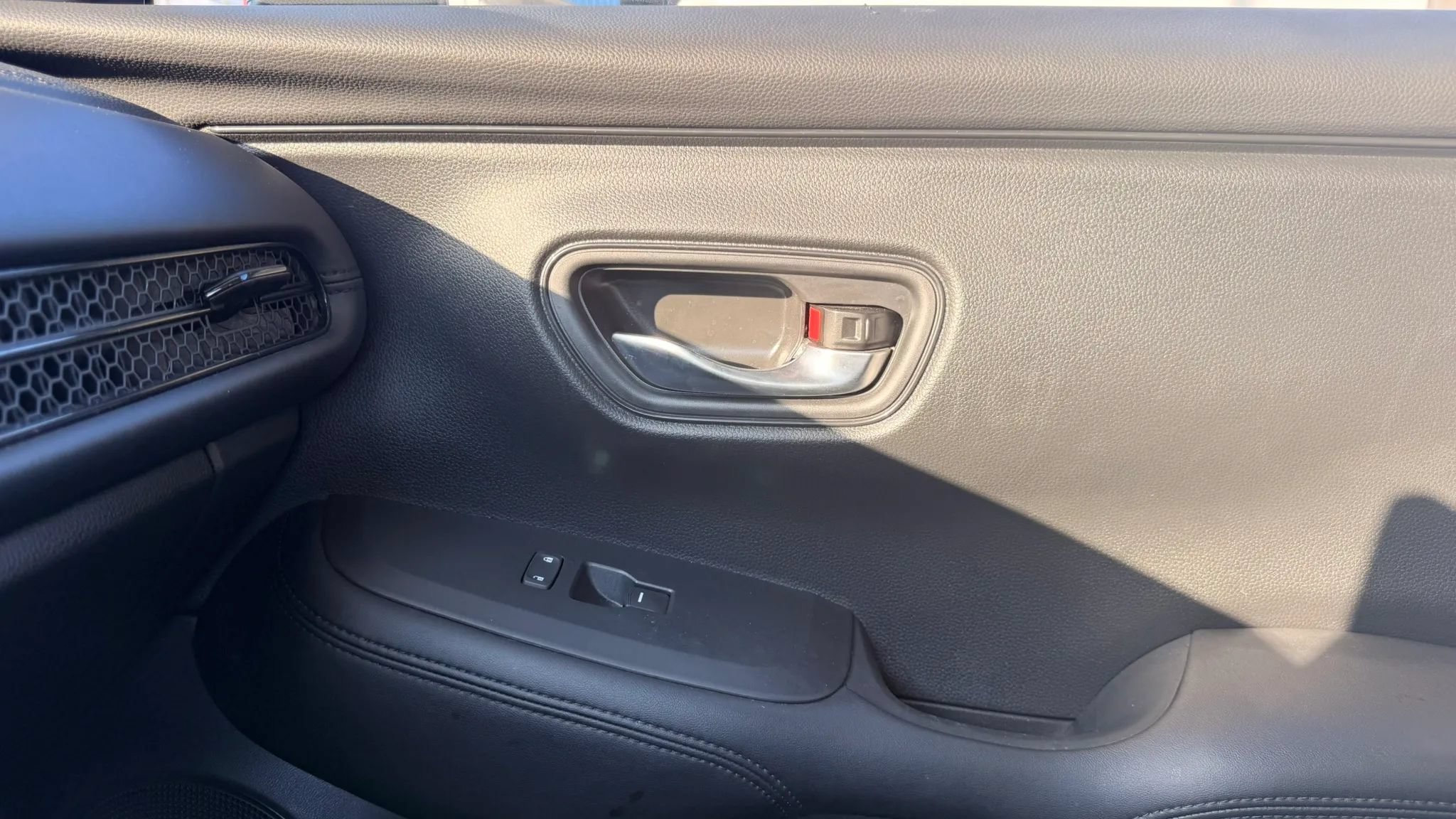 Used 2025 Honda HR-V LX image 24