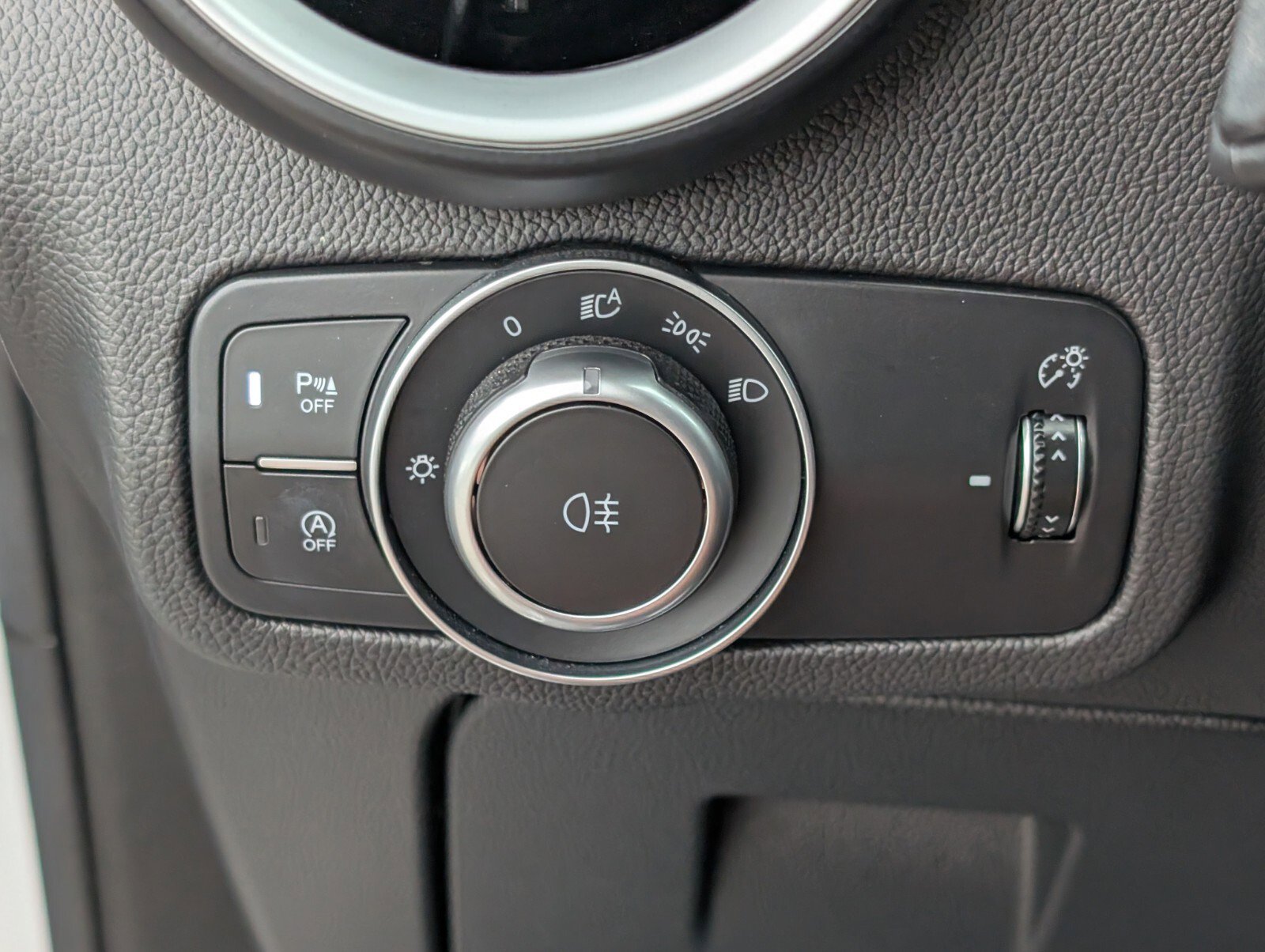 Used 2023 Alfa Romeo Stelvio Ti image 37