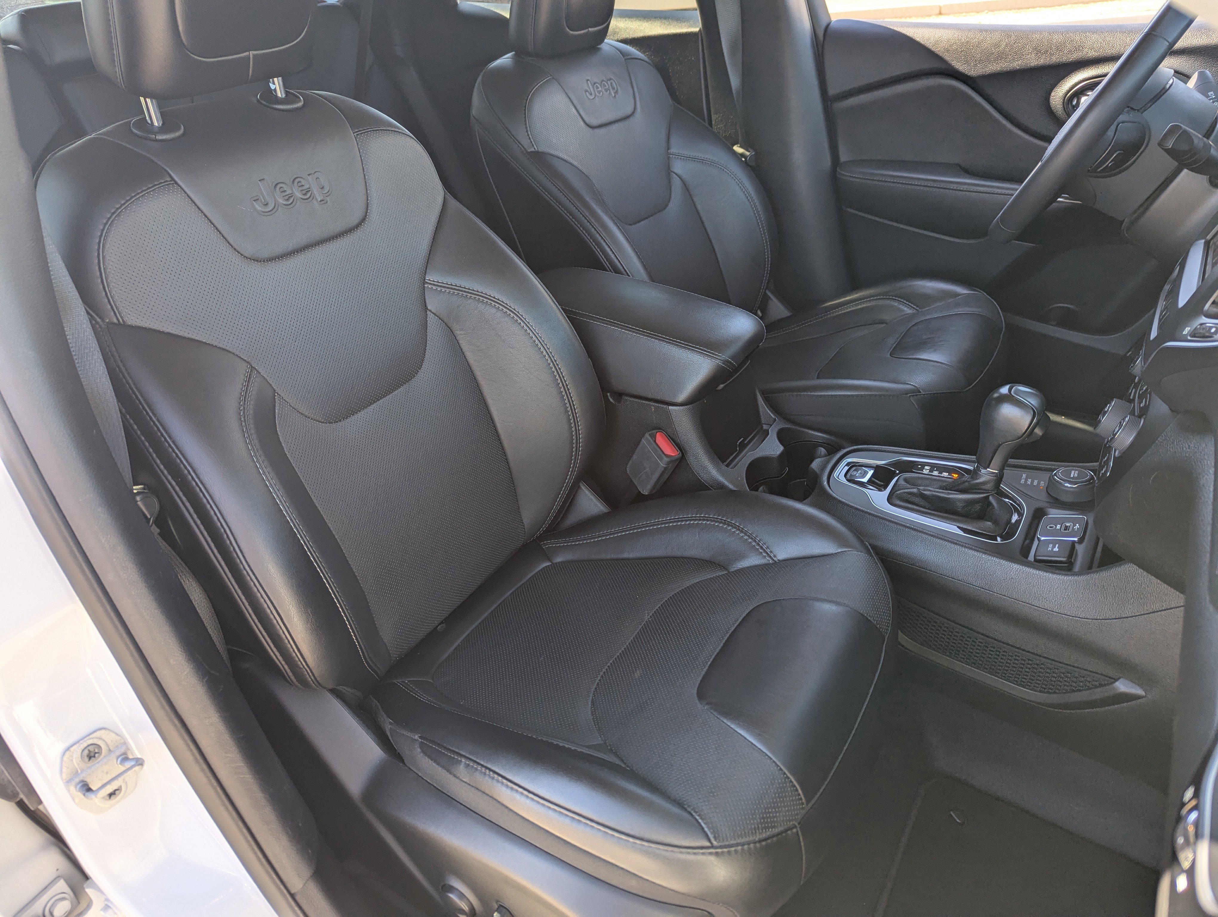 Used 2023 Jeep Cherokee Altitude Lux image 12