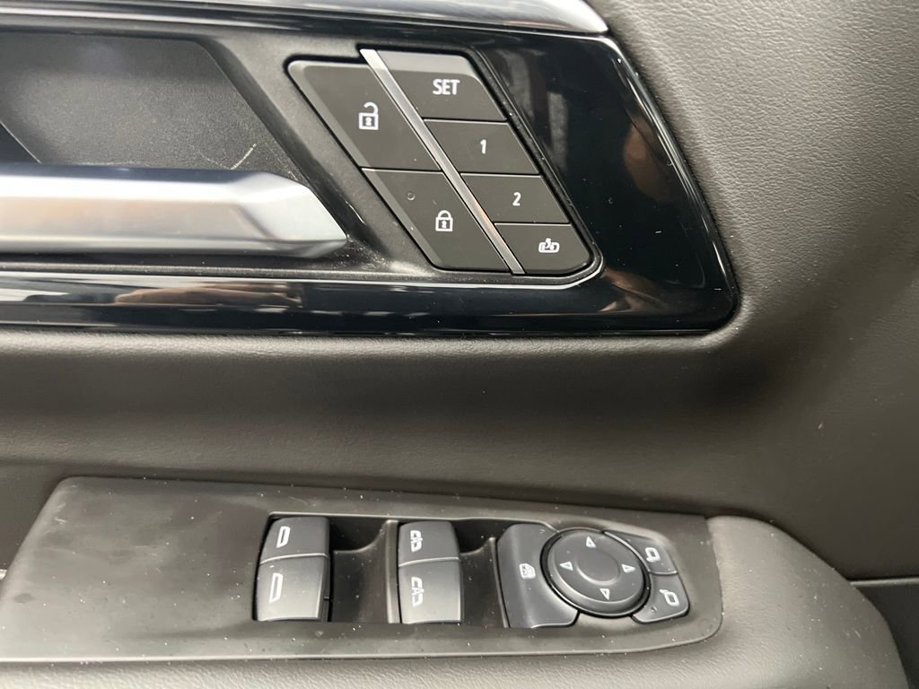 Used 2025 Chevrolet Tahoe Z71 image 12