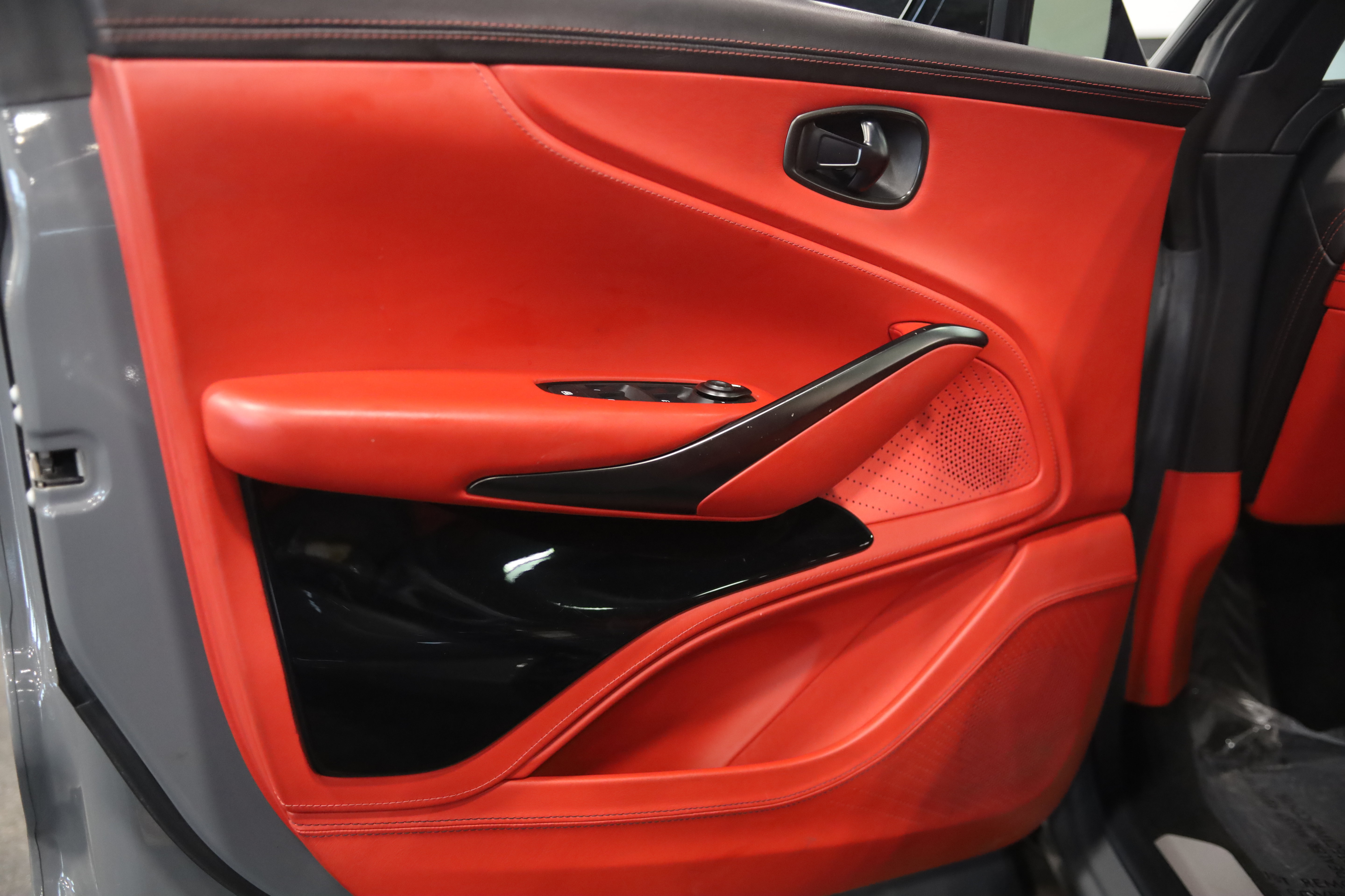 Used 2022 Aston Martin DBX AWD/4WD image 14