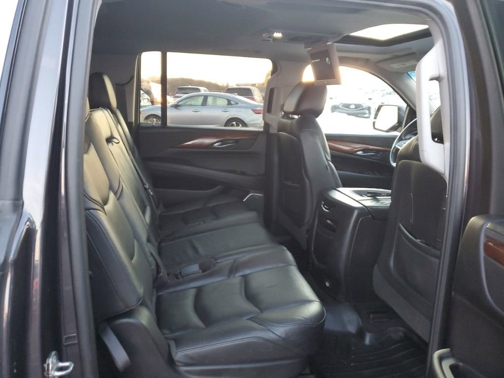 Used 2016 Cadillac Escalade ESV Premium image 33