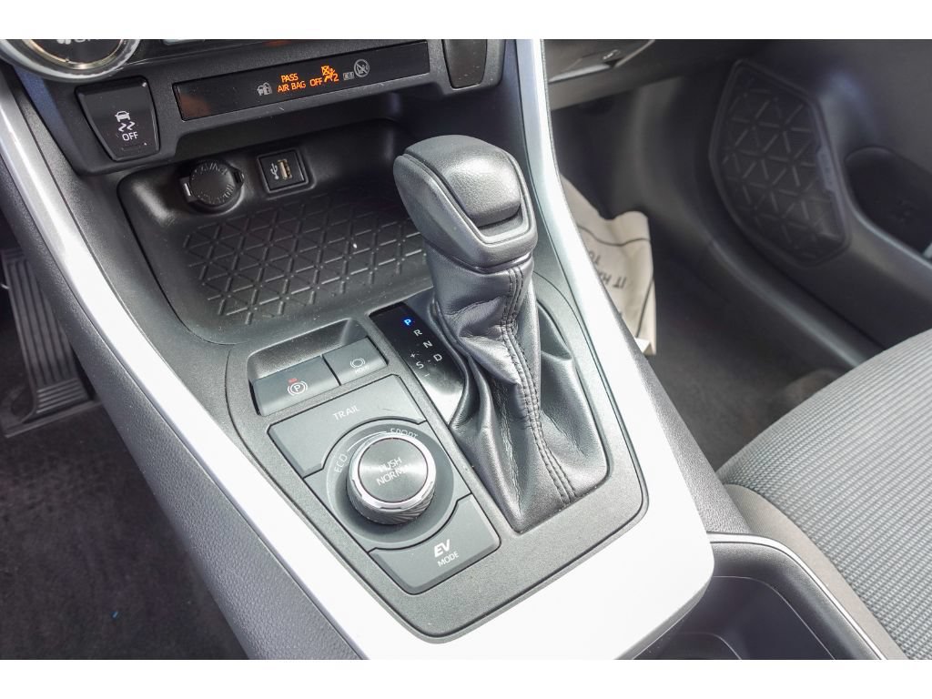 Certified 2023 Toyota RAV4 LE AWD/4WD image 16