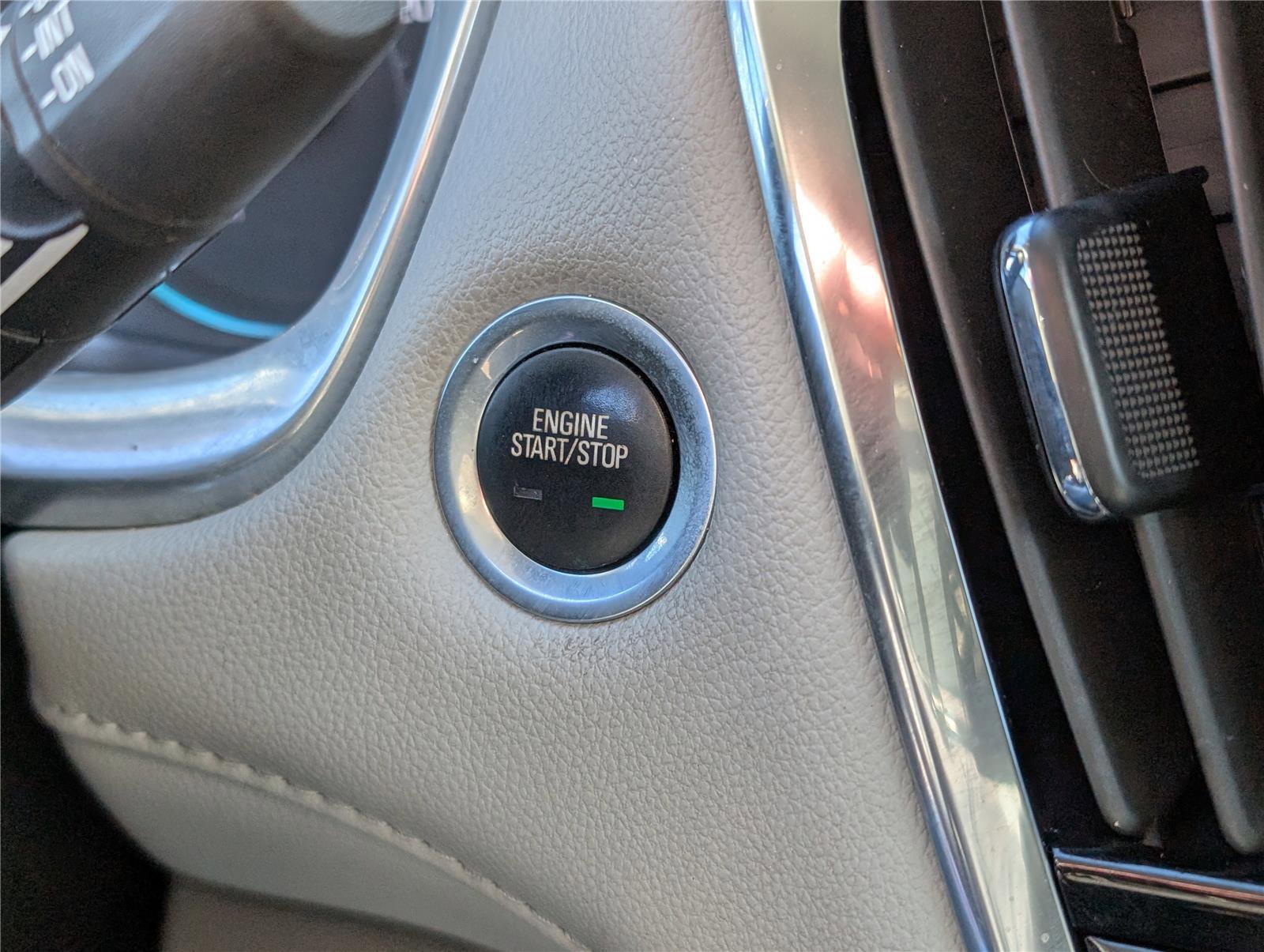 Used 2021 Chevrolet Traverse LT image 25