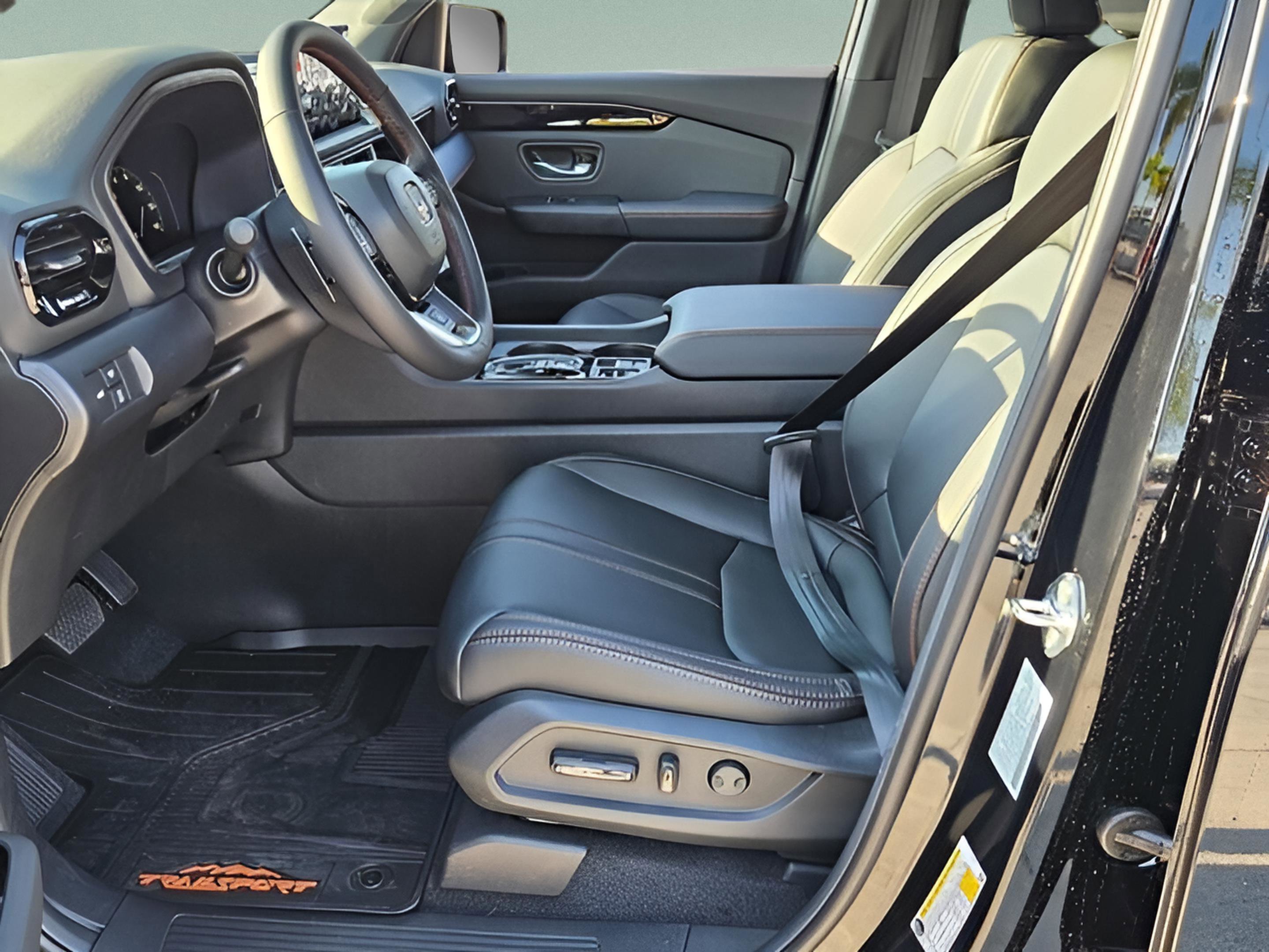 New 2025 Honda Pilot TrailSport image 9