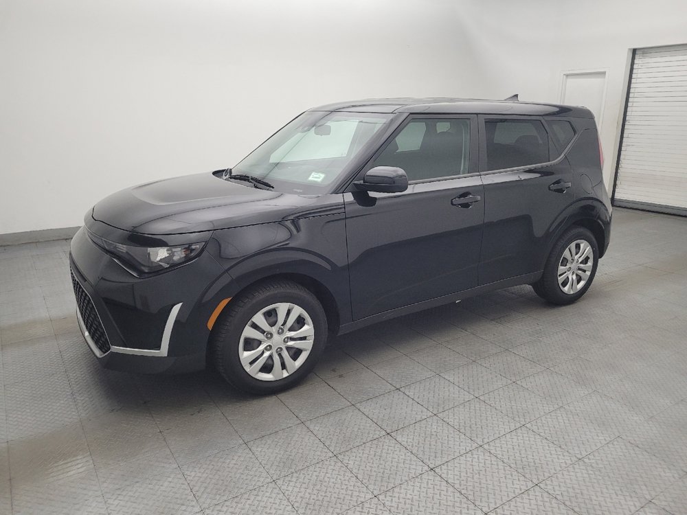 Used 2023 Kia Soul LX FWD image 2