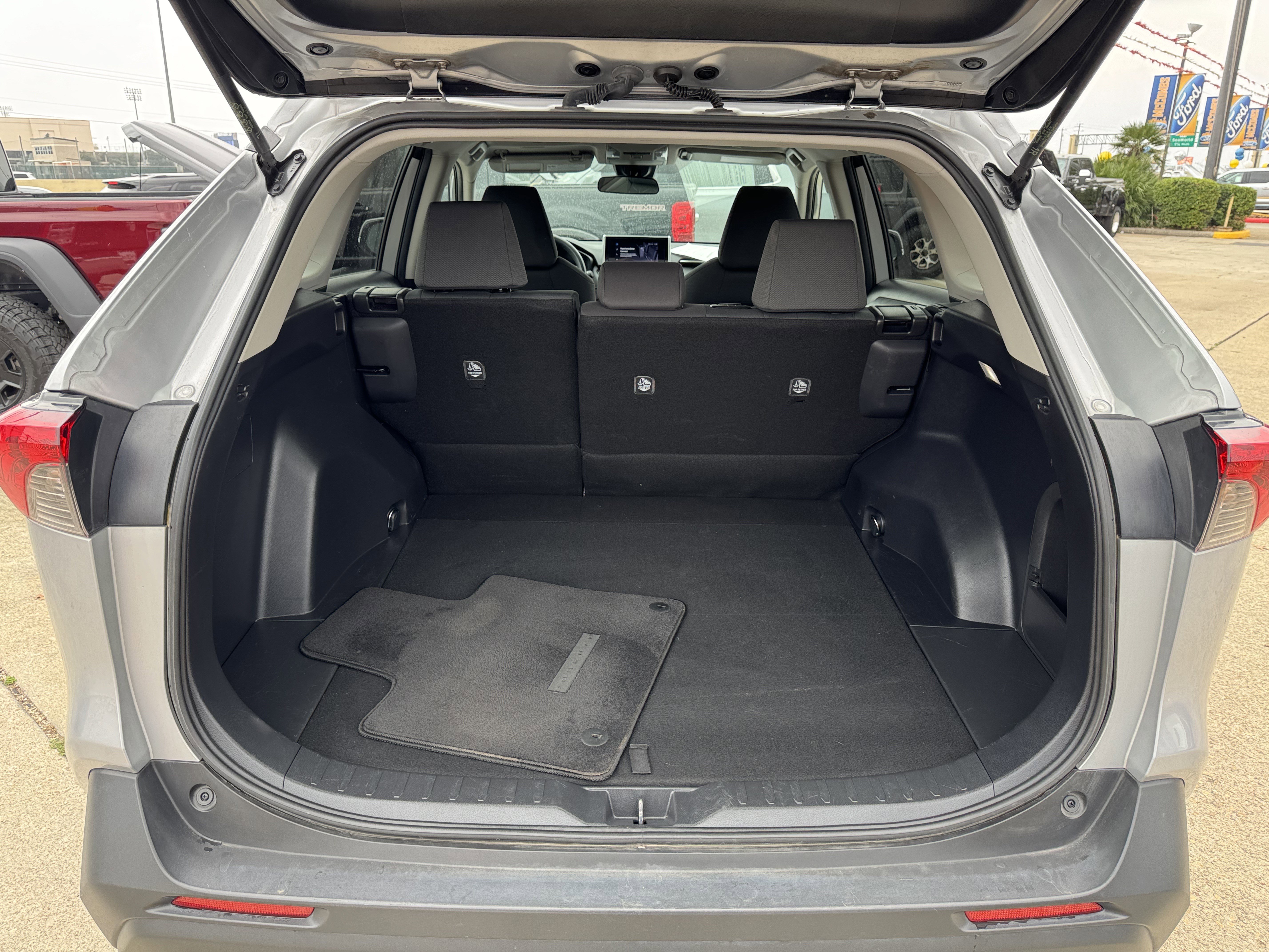 Used 2024 Toyota RAV4 XLE image 9