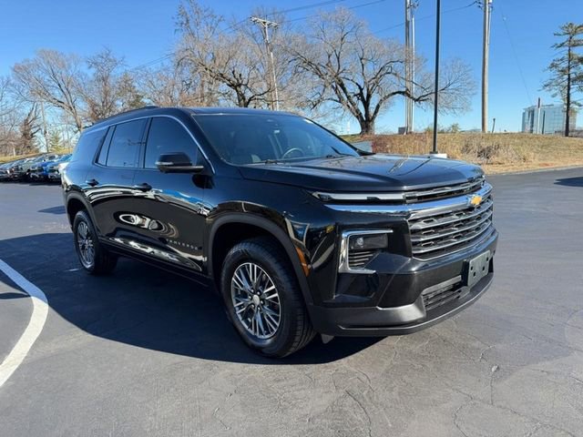 Used 2024 Chevrolet Traverse LT image 8