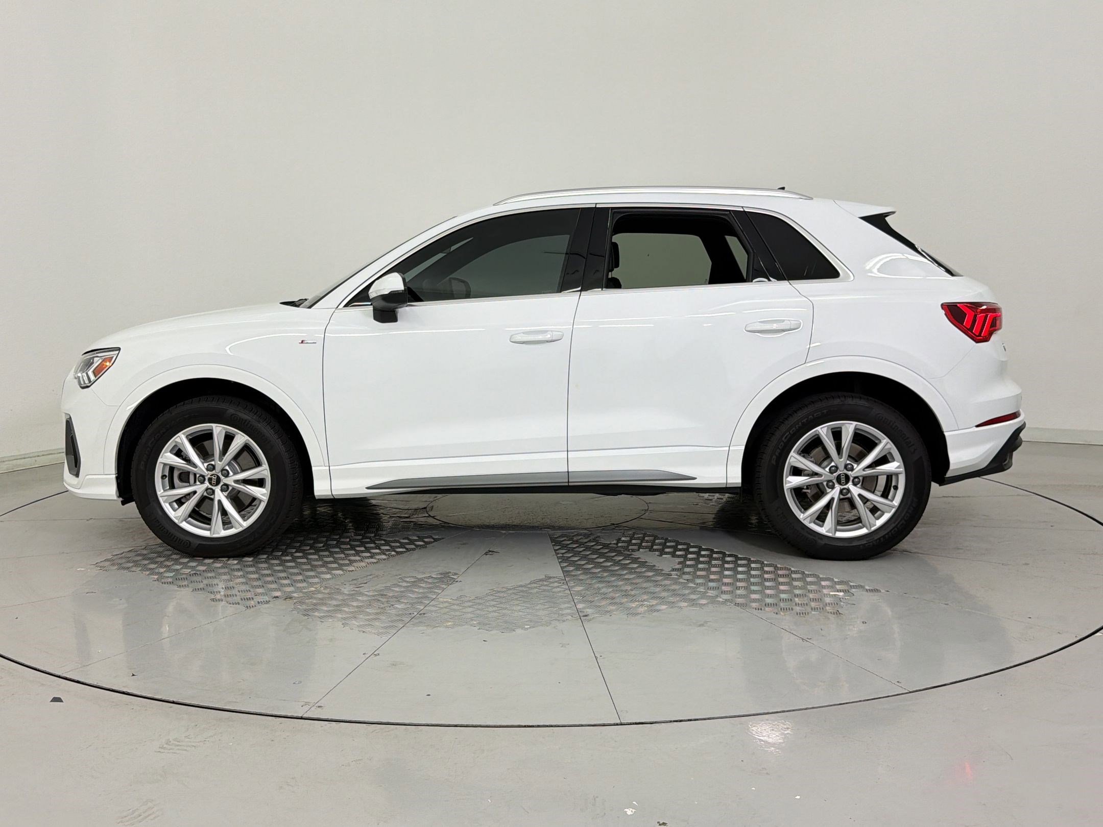 Certified 2025 Audi Q3 2.0T Premium image 2