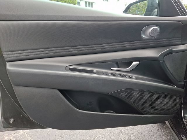 Used 2023 Hyundai Elantra SEL w/ Convenience Package FWD image 12
