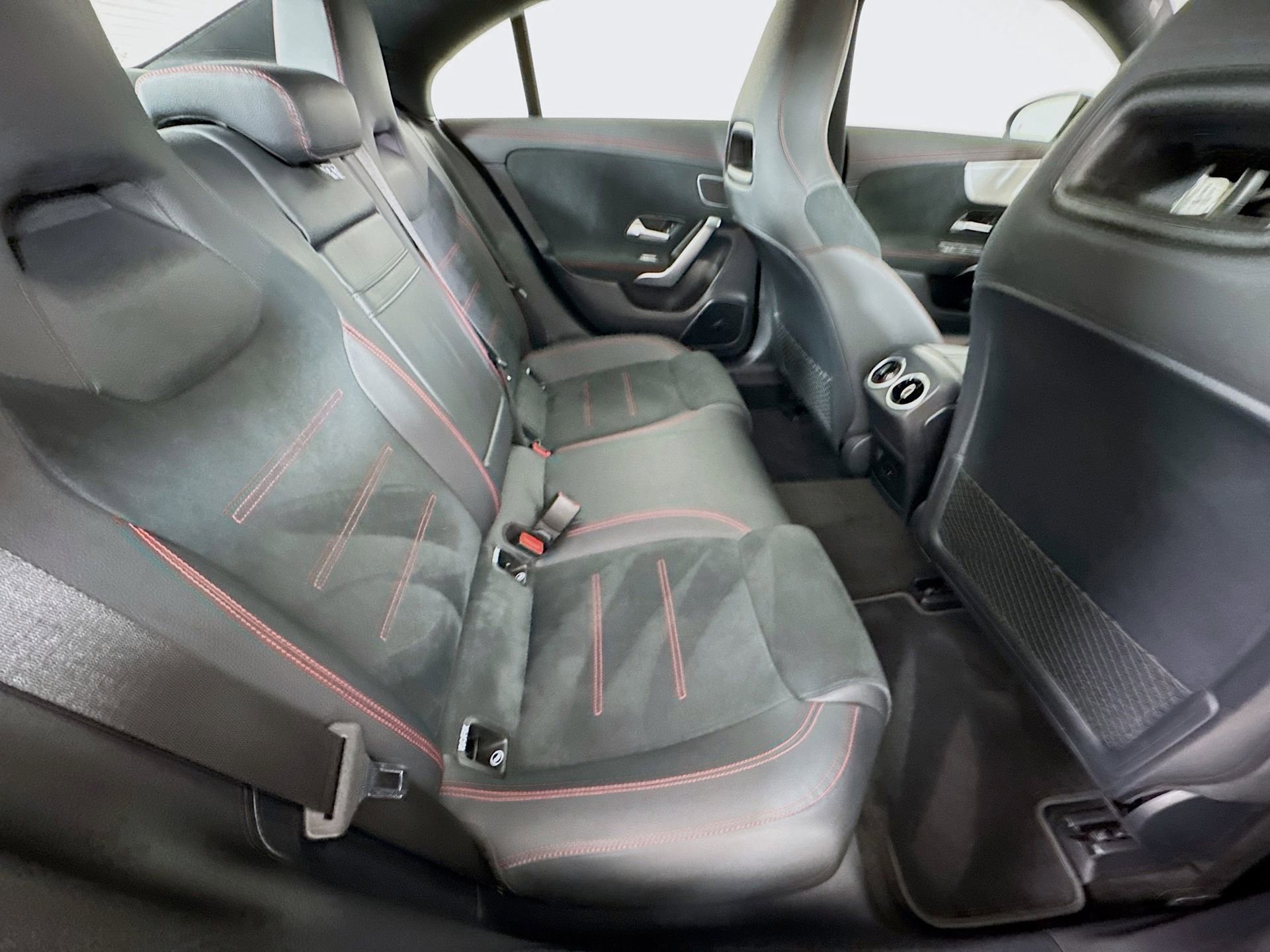 Used 2023 Mercedes-Benz CLA 250 image 28