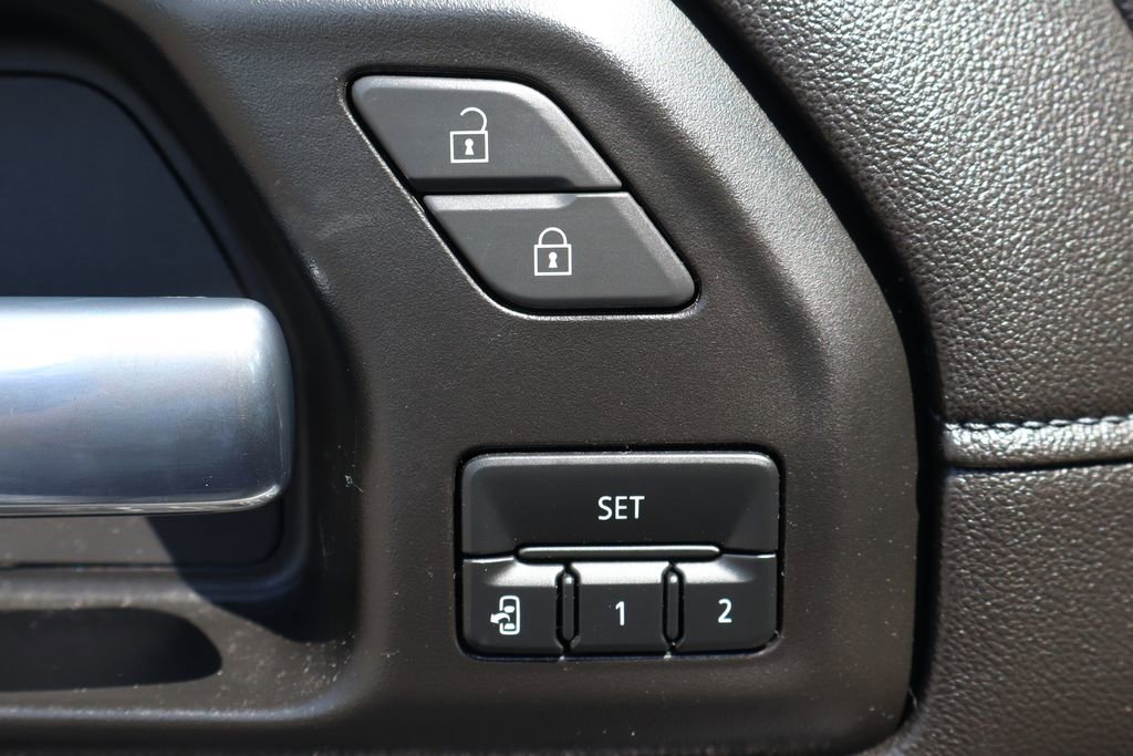 Used 2021 Chevrolet Silverado 2500 LTZ w/ LTZ Plus Package AWD/4WD image 19