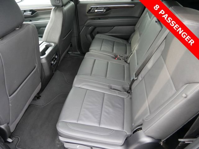 Used 2025 Chevrolet Suburban LT image 8