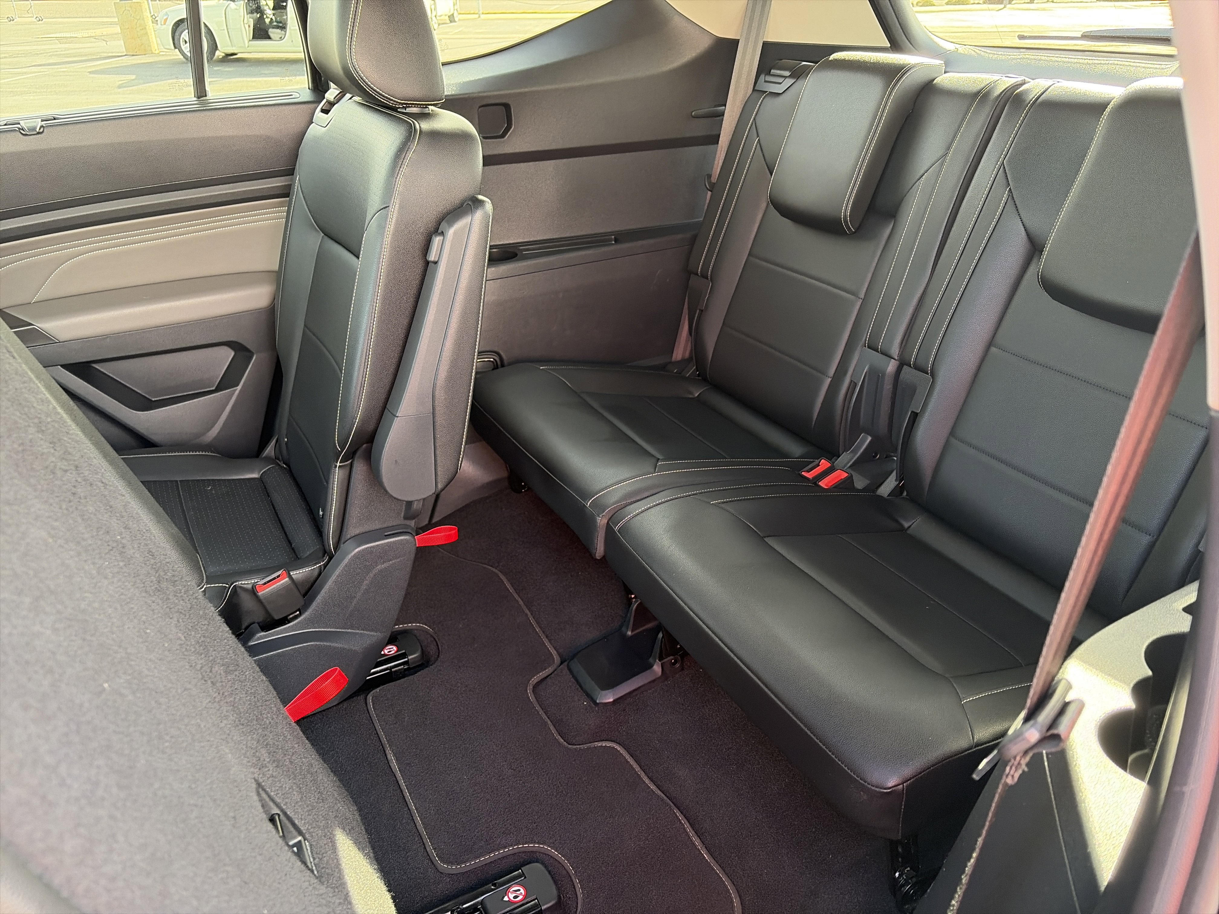 Used 2023 Volkswagen Atlas SE w/ Panoramic Sunroof Package image 24