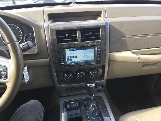 Used 2011 Jeep Liberty Limited image 7