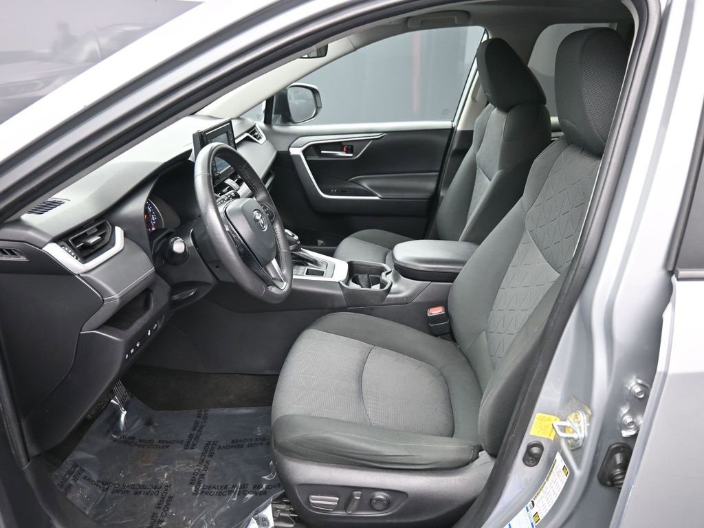 Used 2021 Toyota RAV4 XLE image 18