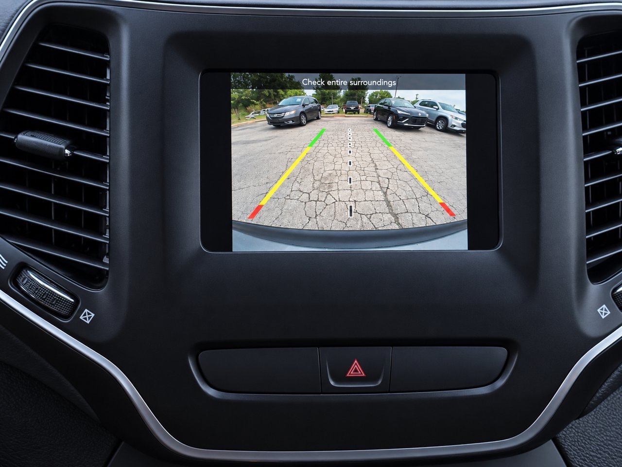 Used 2020 Jeep Cherokee Latitude w/ Cold Weather Group FWD image 17